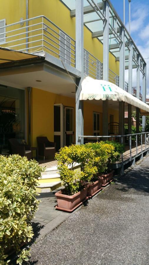 Hotel Illi Марина-ди-Масса Экстерьер фото