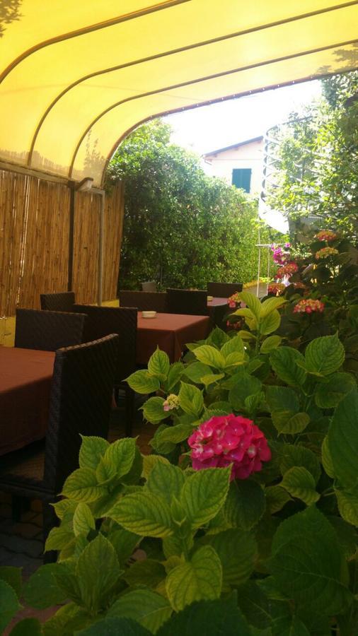 Hotel Illi Марина-ди-Масса Экстерьер фото
